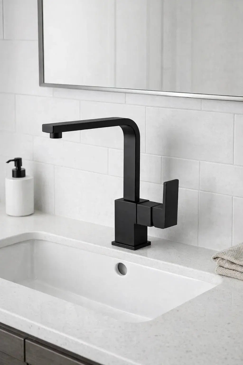 Montana Series Kare Siyah Lavabo Bataryası Beş Yıl Garantili Tam Takım sardıcı